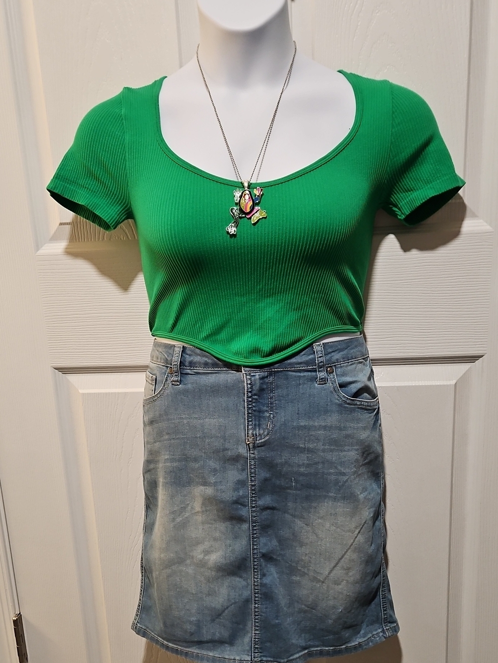 Women’s Green Ribbed Scoop Crop Top